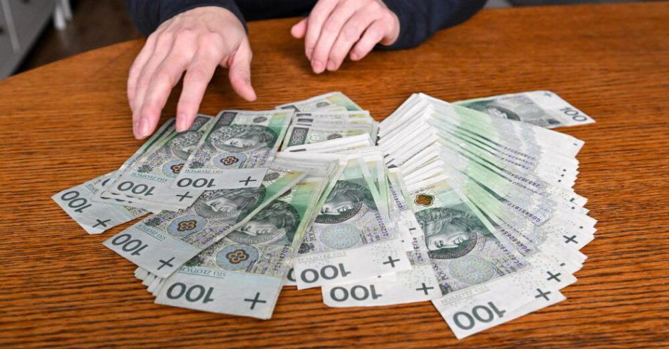 zdjęcie: 66 proc. Polaków oszczędza; najczęściej mają konto oszczędnościowe / fot. PAP