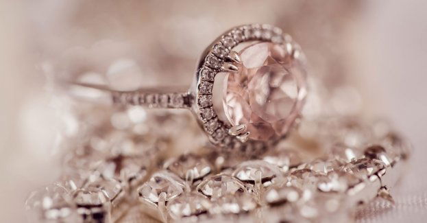 73-latka straciła blisko 40 tys. zł; uwierzyła w historię o wypadku wnuka