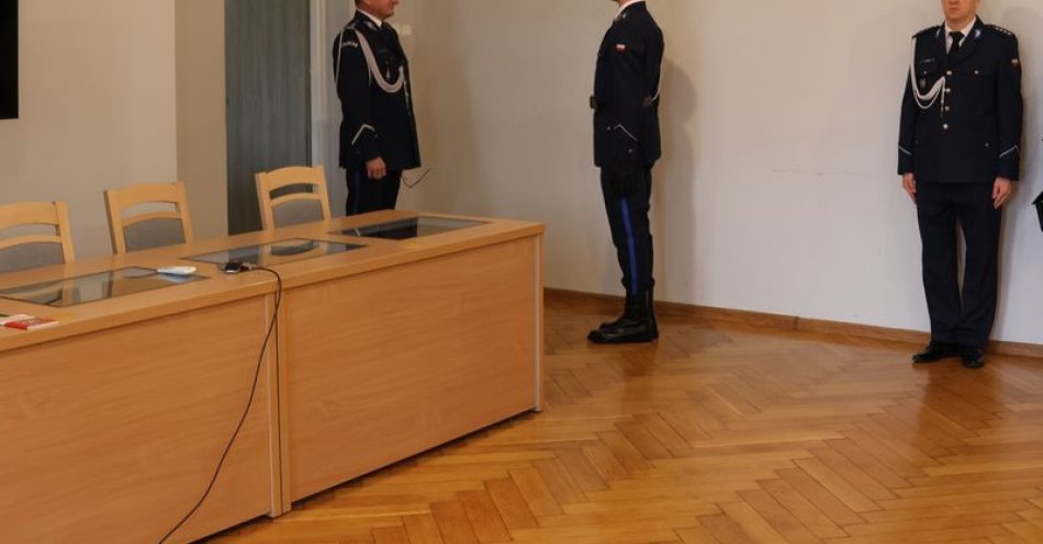 zdjęcie: Czworo nowych policjantów ślubowało w Komendzie w Lubinie / fot. KPP w Lubinie