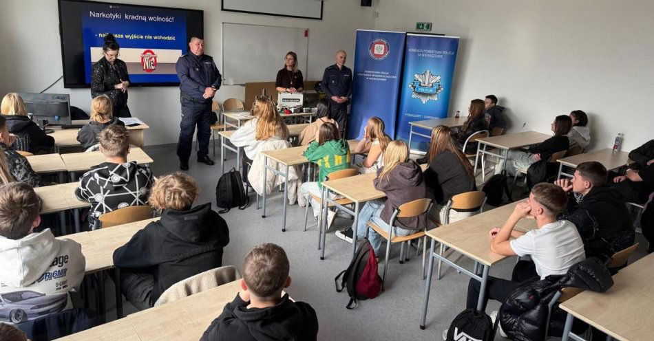 zdjęcie: Debata o uzależnieniach w Zespole Szkół w Wieruszowie / fot. KPP w Wieruszowie