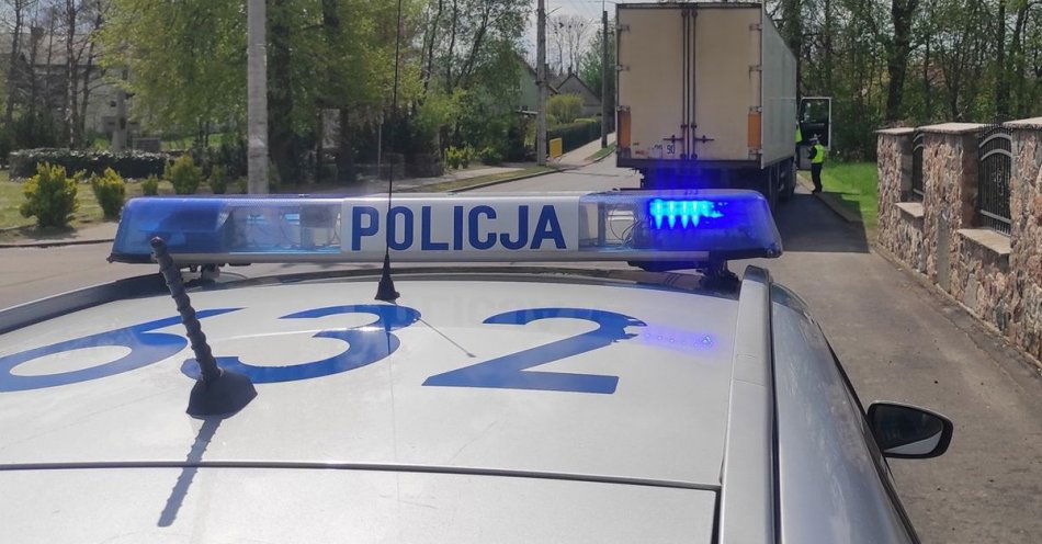 zdjęcie: Utrudnienia  w ruchu drogowym na dw-618 w msc. Pniewo / fot. KPP w Pułtusku