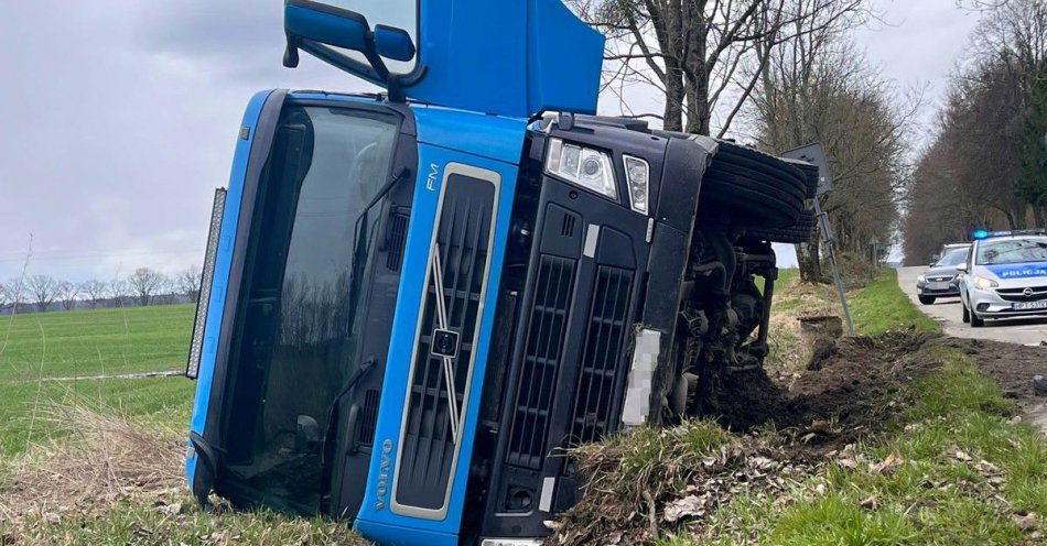 zdjęcie: Kolizja mleczarki / fot. KPP w Lidzbarku Warmińskim