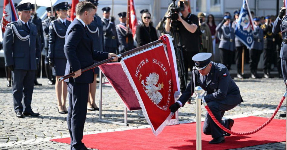 zdjęcie: Funkcjonariusze Służby Więziennej zasługują na szacunek / fot. PAP