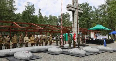 W Starym Grodkowie upamiętniono zamordowanych żołnierzy NSZ