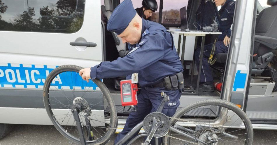 zdjęcie: Chroń swój rower przed złodziejami i skorzystaj z bezpłatnego znakowania jednośladów / fot. KMP w Poznaniu