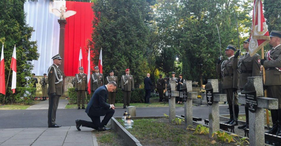 zdjęcie: Prezydent RP i szef MON upamiętnili żołnierzy poległych w walkach z bolszewikami / fot. PAP