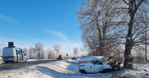 Cztery osoby ranne po wypadku niedaleko miejscowości Bobry