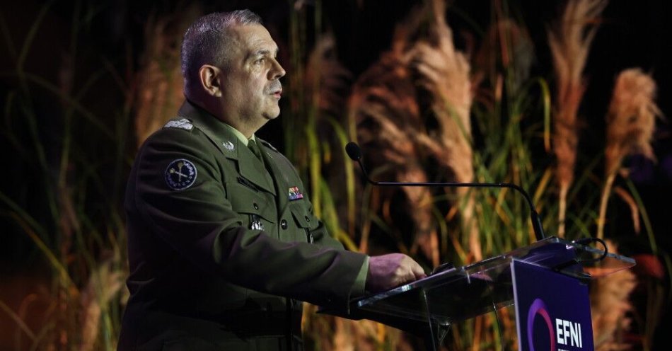 zdjęcie: Gen. Kukuła: polskie siły zbrojne przechodzą największą transformację w historii / Sopot, 15.10.2025. Szef Sztabu Generalnego WP gen. Wiesław Kukuła przemawia podczas gali rozpoczynającej EFNI 2025, 15 bm. w Sopocie. Europejskie Forum Nowych Idei, organizowane przez Konfederację Lewiatan przy współpracy z miastem Sopot i BusinessEurope, to jedna z największych i najważniejszych konferencji biznesowych w tej części Europy. To czternasta edycja wydarzenia. (aldg) PAP/Adam Warżawa