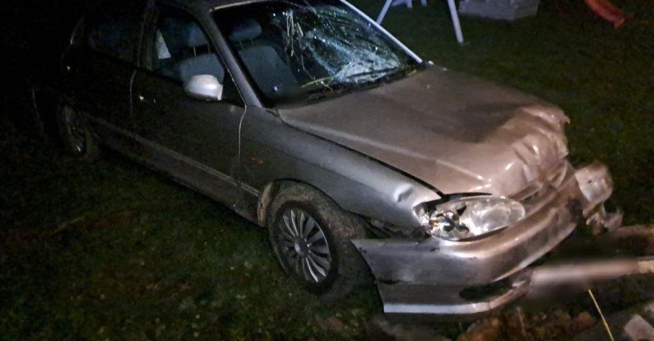 zdjęcie: Nietrzeźwy kierowca Kia rozbił ogrodzenie i miał narkotyki / fot. KPP Opole Lubelskie
