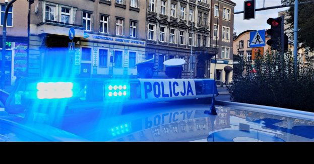 Przekroczył dozwoloną prędkość, okazało się, że ma dwa zakazy kierowania pojazdami i jest poszukiwany