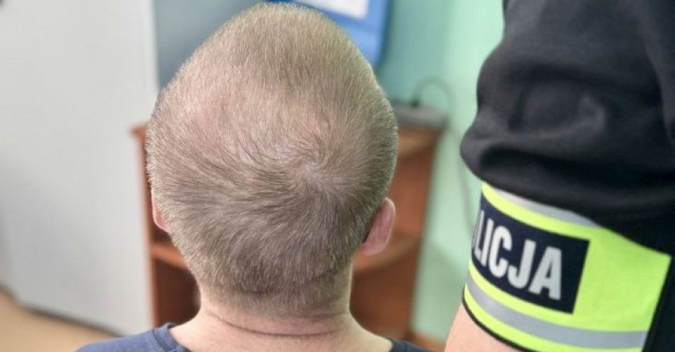 zdjęcie: Oszuści internetowi zatrzymani przez policjantów z powiatu puckiego / fot. KPP w Pucku