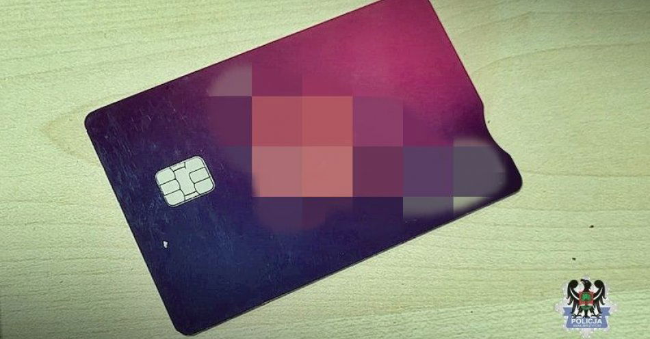 zdjęcie: Nie przekazujmy nikomu swojej karty płatniczej! 29-latek usłyszał 65 zarzutów za włamania na konto bankowe / fot. KMP w Wałbrzychu