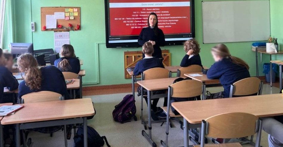 zdjęcie: Gdyńskie policjantki o hejcie i odpowiedzialności w szkołach / fot. KMP w Gdyni