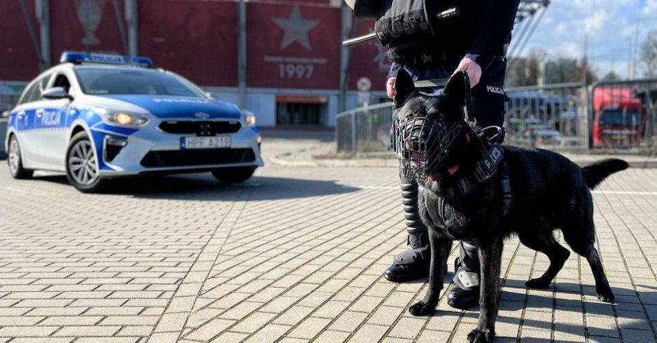 zdjęcie: Mecz podwyższonego ryzyka pod nadzorem łódzkich policjantów / fot. KMP w Łodzi