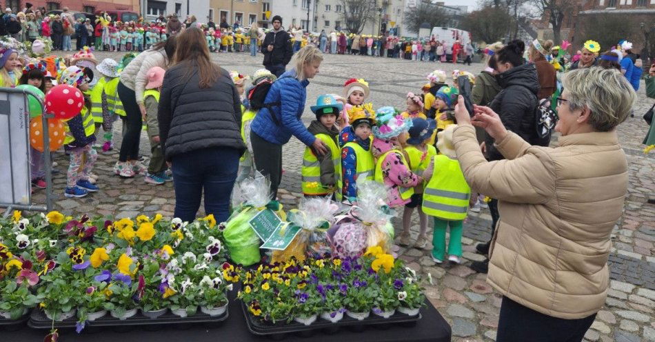 zdjęcie: Pierwszy dzień wiosny: policja zapewnia bezpieczeństwo uczniów / fot. KPP Strzelce Krajeńskie
