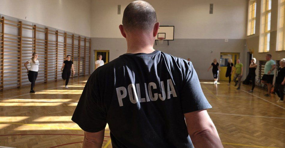 zdjęcie: Samoobrona dla kobiet w Pszczynie z okazji 100 lat służby / fot. KPP w Pszczynie