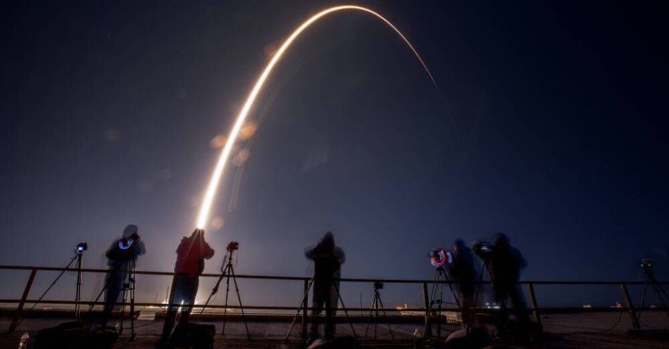 zdjęcie: Niekontrolowane wejście w atmosferę szczątków Falcon 9 nad terytorium Polski / fot. PAP