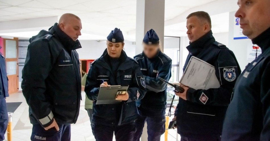 zdjęcie: Akademia 2025 ćwiczenia ewakuacyjne w Elblągu / fot. KMP w Elblągu