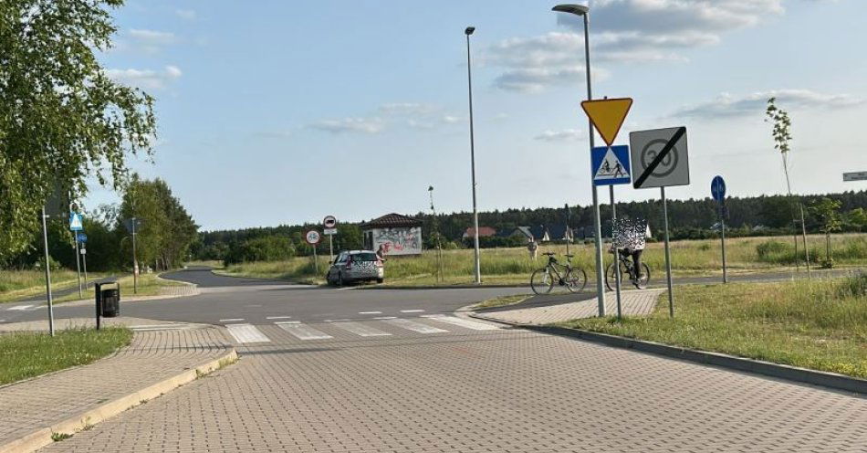 zdjęcie: Rowerzysta potrącony przez kierującą osobowym Volvo / fot. KPP w Miliczu
