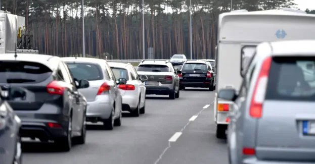 Zachodniopomorskie: ogromne zatory na S3 i A6 pod Szczecinem; trwają powroty znad morza