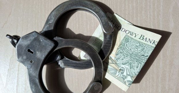 Nietrzeźwy rowerzysta chciał uniknąć kary i próbował wręczyć policjantom łapówkę