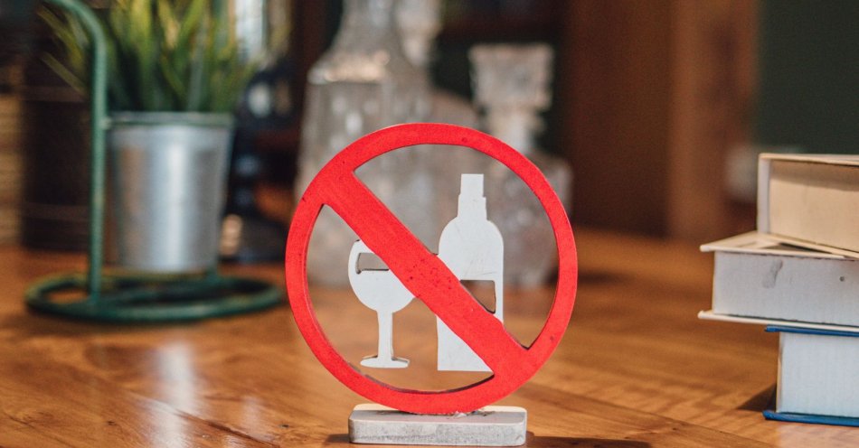 zdjęcie: Radni chcą wprowadzić nocny zakaz sprzedaży alkoholu; siedem osiedli na początek / v8490336