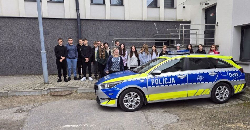zdjęcie: Uczniowie szkoły podstawowej odwiedzili zamojską komendę / fot. KMP Zamość