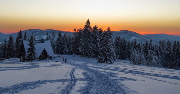 Drugi stopień zagrożenia lawinowego; na Kasprowym Wierchu 63 cm śniegu