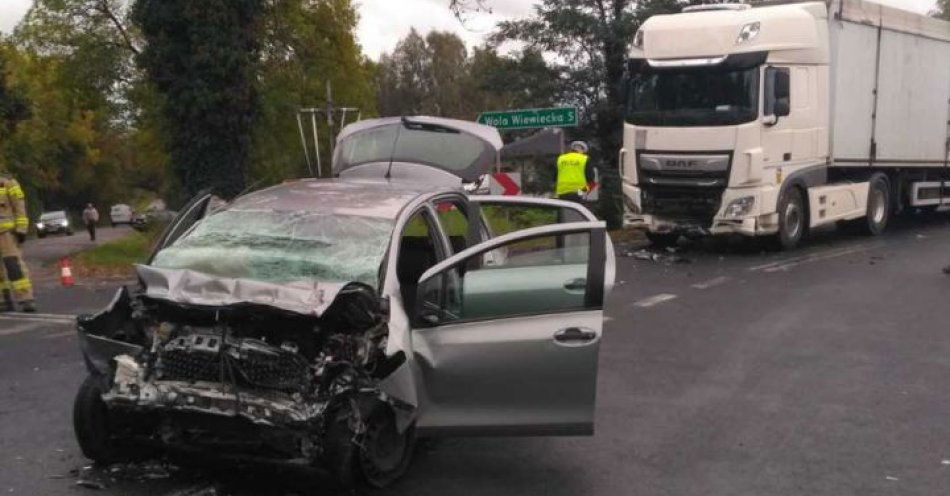 zdjęcie: Tragiczne zdarzenie drogowe na DK-42 / fot. KPP w Pajęcznie