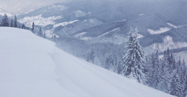 W Tatrach przybywa śniegu; warunki turystyczne bardzo trudne