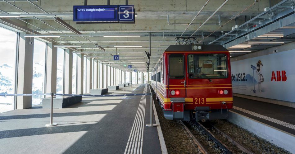 zdjęcie: Na stacji Katowice udostępniono przebudowywany peron 1 / v22896846