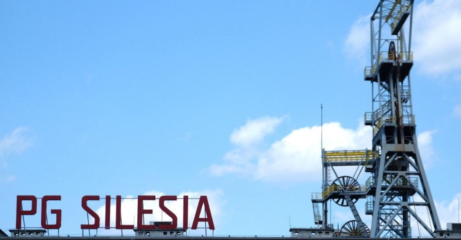 zdjęcie: Część górników z PG Silesia odmówiła wyjazdu na powierzchnię / Czechowice-Dziedzice, 22.07.2020. Przedsiębiorstwo Górnicze Silesia w Czechowicach-Dziedzicach, 22 bm. W kopalni trwają badania przesiewowe górników na obecność koronawirusa SARS-CoV-2. (sko) PAP/Andrzej Grygiel