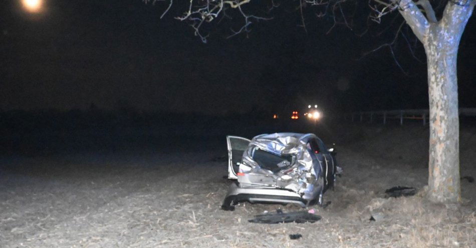 zdjęcie: Dachowanie na DK12 w Siedliszczu. Kierowca i pasażer w szpitalu / fot. KMP Chełm