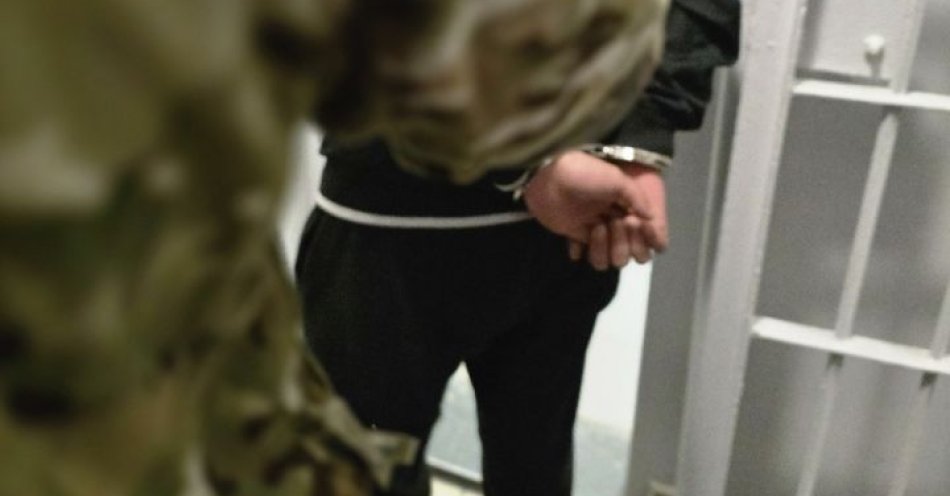 zdjęcie: Seria kradzieży w dyskoncie może skończyć się 5 latami więzienia / fot. KMP w Jastrzębiu Zdroju