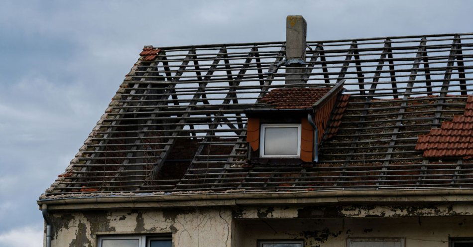 zdjęcie: Ponad sto interwencji straży pożarnej po burzy, zerwane dachy / v56790348
