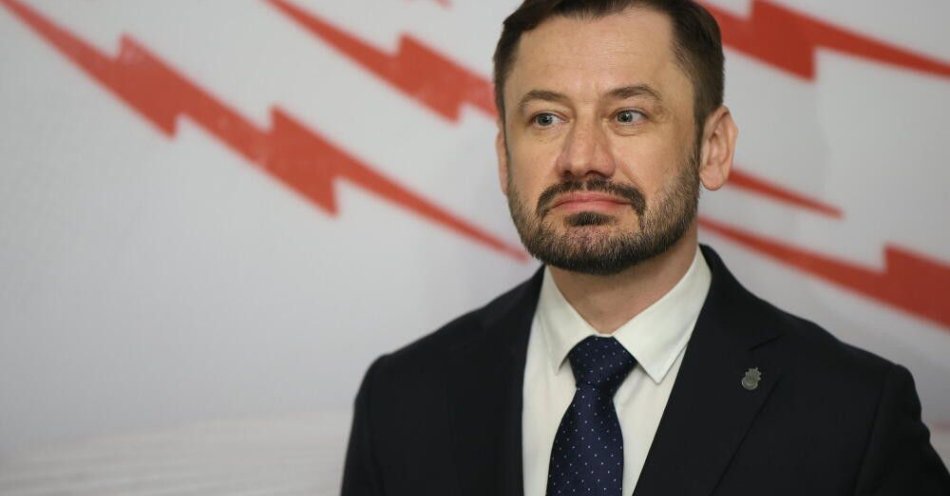 zdjęcie: Kraków: w KBW został złożony wniosek o referendum odwołujące Miszalskiego z urzędu prezydenta / Kraków, 02.03.2026. Prezydent Krakowa Aleksander Miszalski podczas konferencji prasowej w Krakowie, 2 bm. Konferencja dotyczyła organizacji Mistrzostw Świata w siatkówce, które odbędą się w dniach 10-26 września 2027 roku w pięciu polskich miastach. W Krakowie rozegrane zostaną mecze finałowe turnieju. (mk) PAP/Łukasz Gągulski