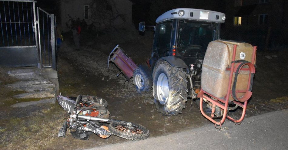 zdjęcie: Zderzenie ciągnika z motocyklem / fot. KPP Świdnik