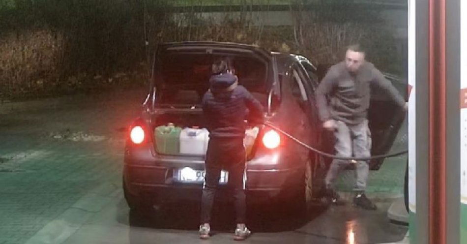zdjęcie: Jeśli rozpoznajesz te osoby – zadzwoń na Policję / fot. KMP w Gdyni