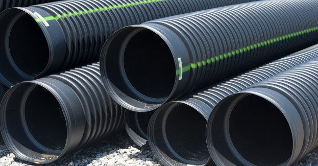 Strażacy uratowali trzy psy, które utknęły pod ziemią w rurze melioracyjnej