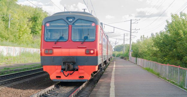 Utrudnienia na linii Kutno - Skierniewice po zderzeniu pociągu z samochodem