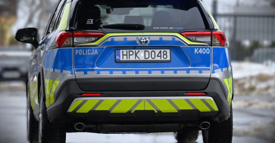 zdjęcie: Policja apeluje aby nie wchodzić na zamarznięty lód / fot. KPP w Dębicy