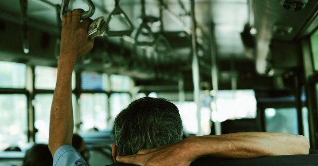 W środę na ulice wyjedzie 24 dodatkowych linii cmentarnych, zmieni się też organizacja ruchu w okolicy cmentarzy