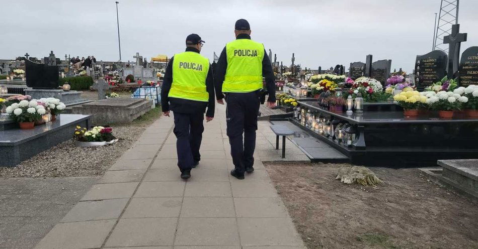 zdjęcie: Kujawsko pomorska policja zwiększa patrole na Wszystkich Świętych / fot. KPP Sępólno Krajeńskie
