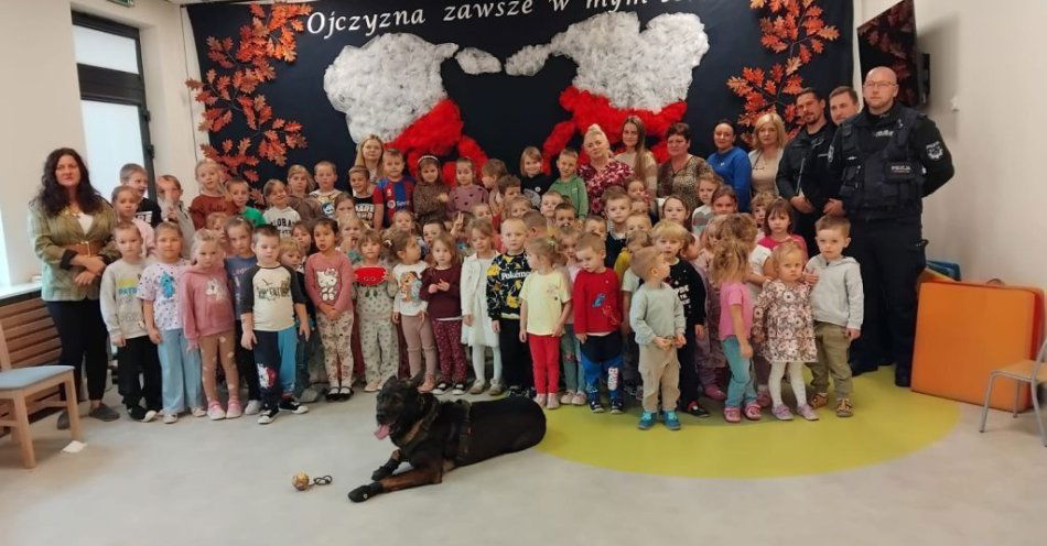 zdjęcie: Dzielnicowi odwiedzili przedszkolaków w Kiernozi / fot. KPP w Łowiczu