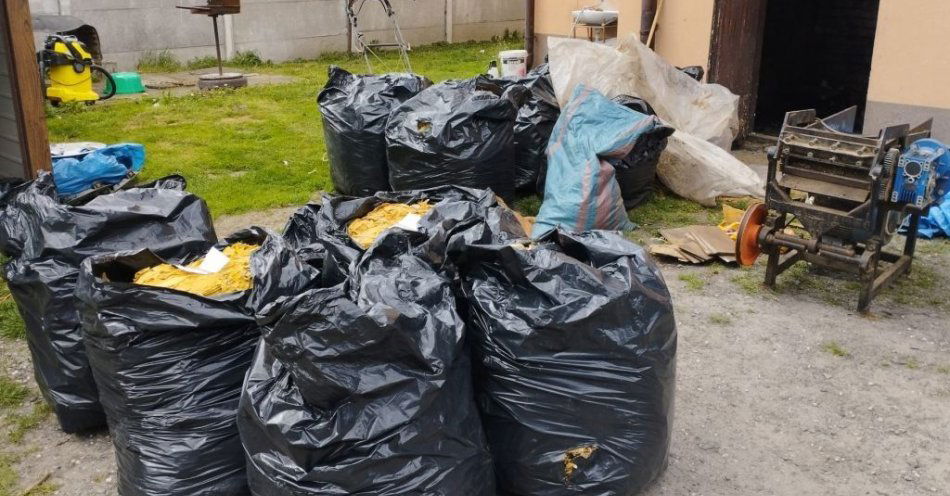 zdjęcie: Trzysta kilogramów nielegalnego tytoniu / fot. KPP Końskie