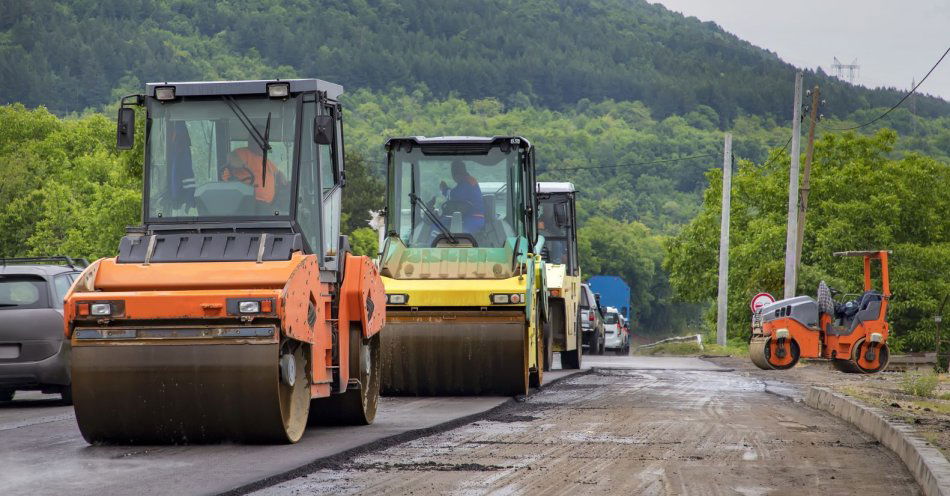 zdjęcie: Ponad 100 mln zł na budowy i remonty dróg gminnych i powiatowych / v21591962