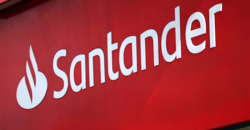 zdjęcie: Bank Santander: skradzione środki z kont klientów będą zwrócone / epa11973824 Logo Santander na oddziale banku w Londynie, Wielkiej Brytanii, 19 marca 2025 r. Santander ogłosił, że planuje zamknąć około 95 oddziałów bankowych w całej Wielkiej Brytanii, co grozi utratą 750 miejsc pracy. EPA/ANDY RAIN Dostawca: PAP/EPA.