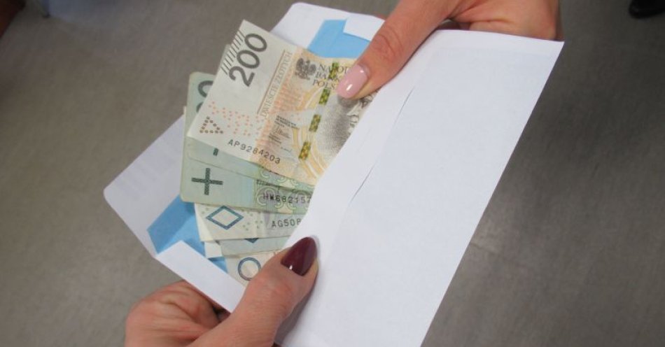 zdjęcie: Uwaga na oszustwa na pracownika banku”! 66-latka straciła ponad 64 tysiące złotych / fot. KPP w Świdnicy