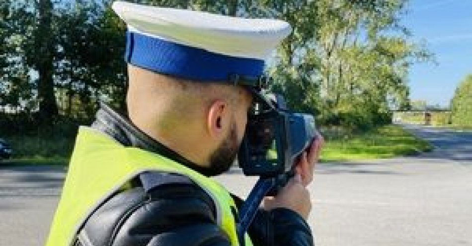 zdjęcie: Jechał ,zygzakiem po DW 142 - zauważyli to policjanci mierzący tam prędkość i natychmiast zareagowali / fot. KPP w Stargardzie