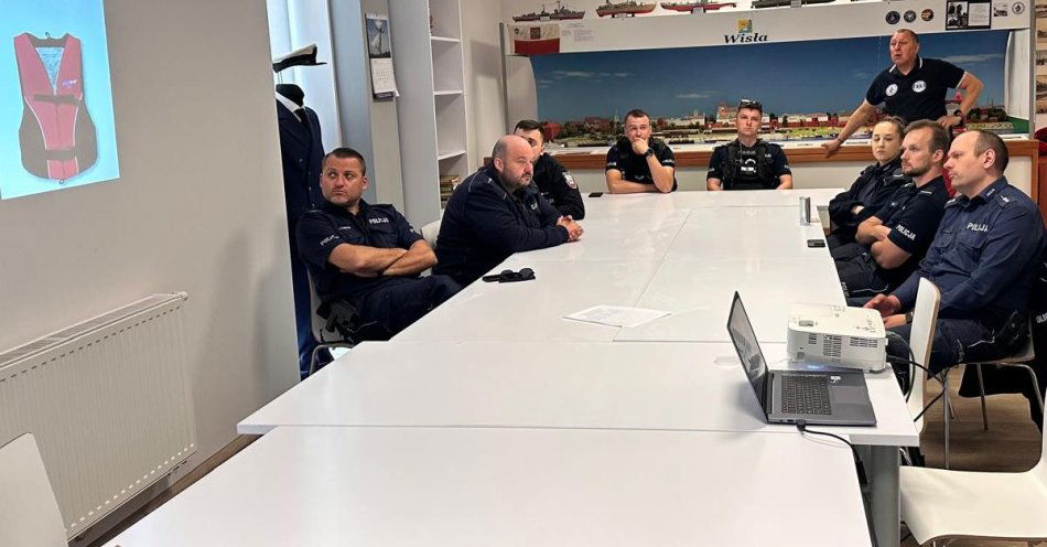 zdjęcie: Policjanci doskonalili umiejętności ratownicze / fot. KMP w Toruniu